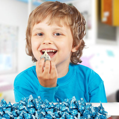Hershey Cookies & Cream Kisses Bulk Pack Individually Wrapped White Chocolate Cookies n Cream Candy For Parties, Special Events and Celebrations