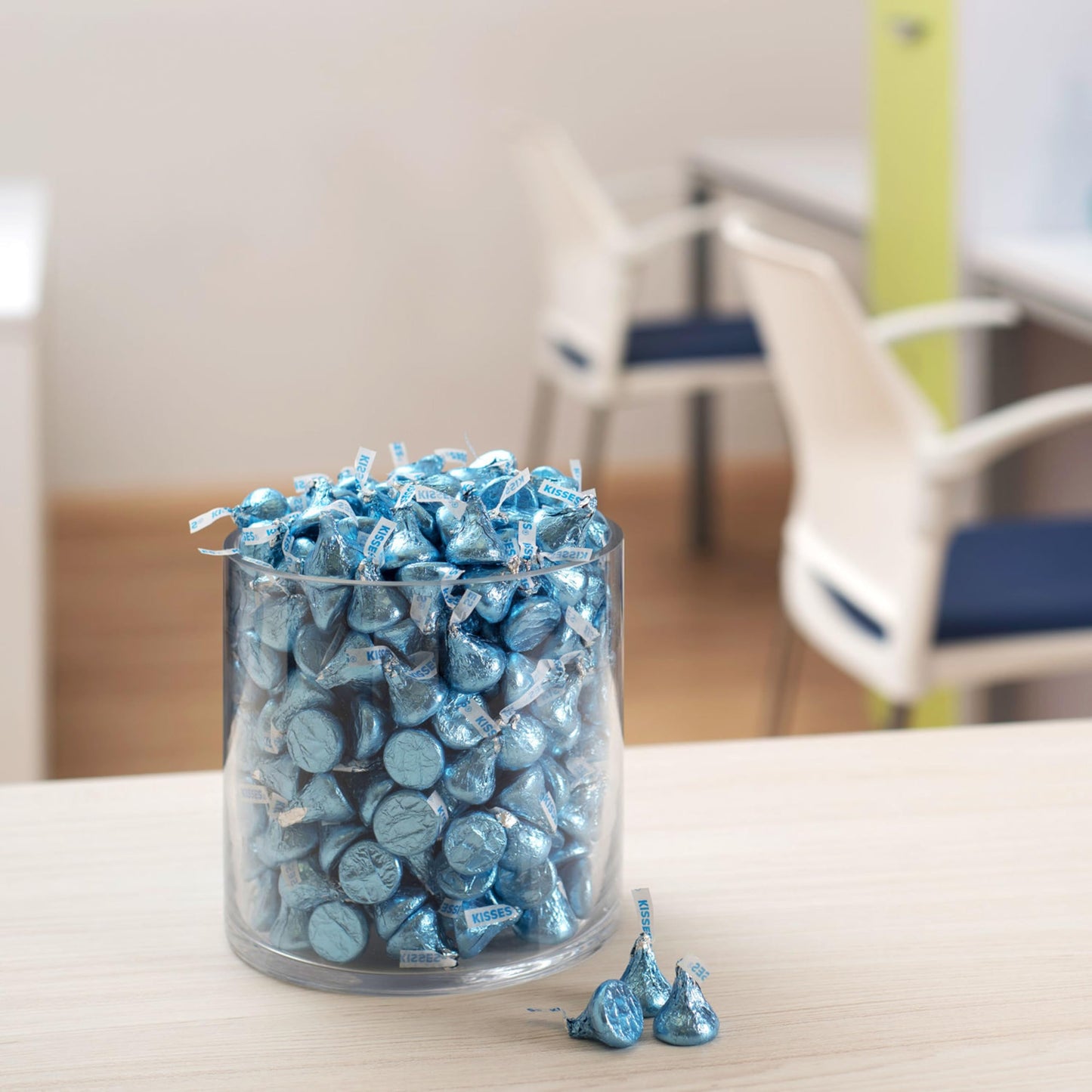 HERSHEY'S KISSES Milk Chocolate Candy Bulk Bag, 66.7 oz