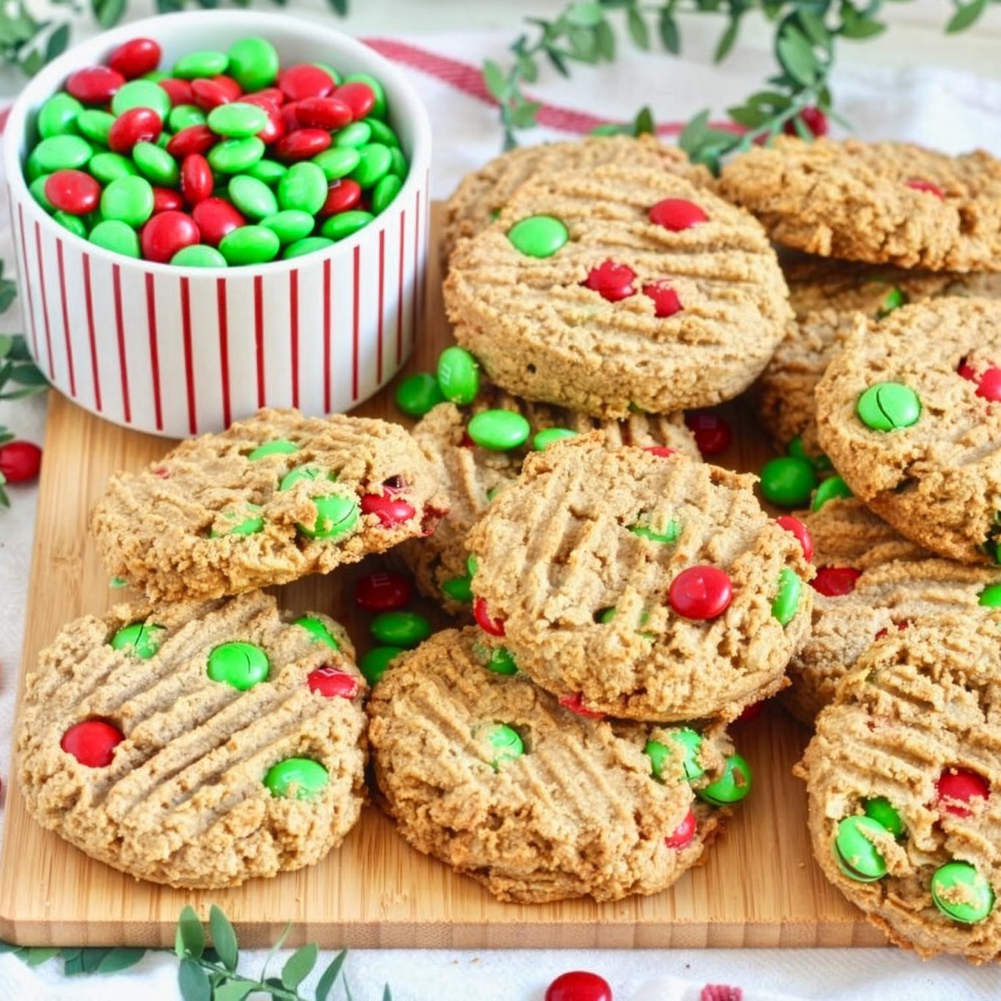 Bulk Christmas Peanut Butter Chocolate Candy 2 Pound - Red & Green Candy Coated Peanut Butter Filled Milk Chocolates - Festive Holiday Candy Mix for Baking, Decorating, Party Bowls, Gift Bags & Stocking Stuffers
