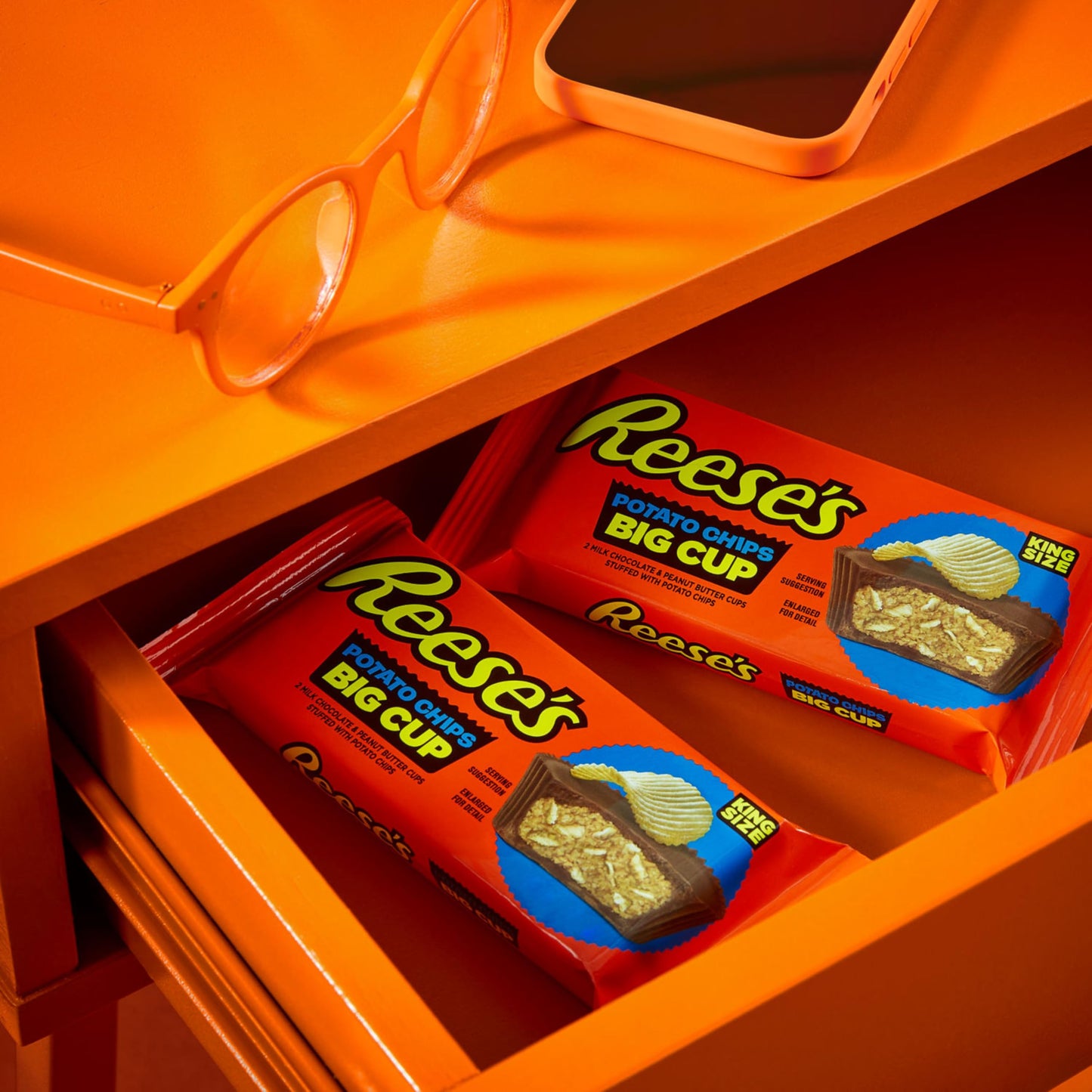 REESE'S Big Cup with Potato Chips Milk Chocolate King Size Peanut Butter Cups, Candy Packs, 2.6 oz (16 Count)