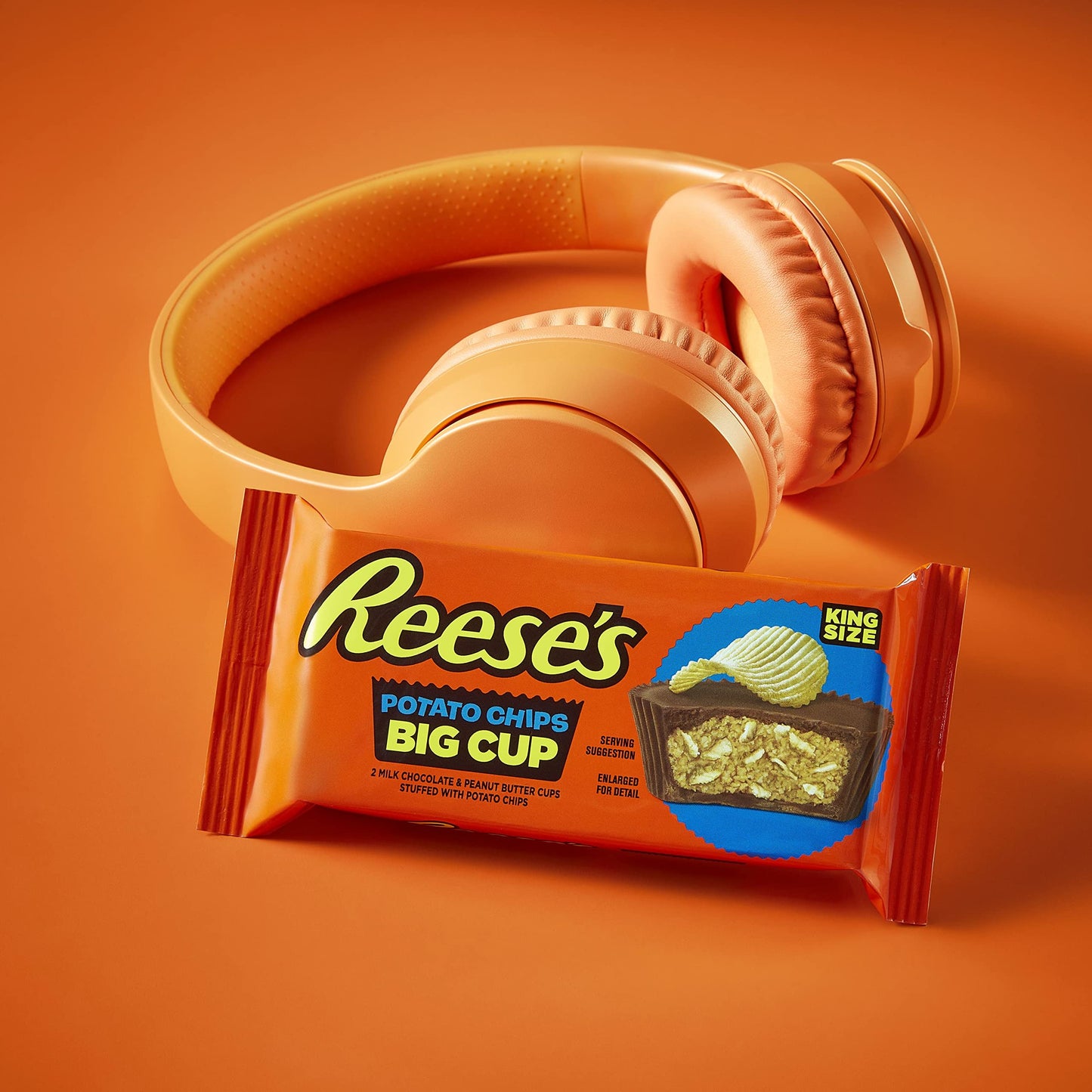 REESE'S Big Cup with Potato Chips Milk Chocolate King Size Peanut Butter Cups, Candy Packs, 2.6 oz (16 Count)